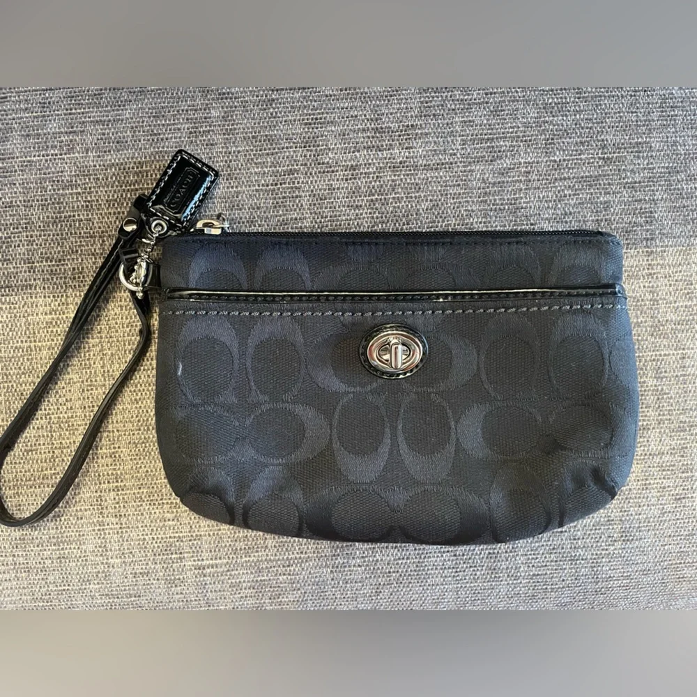 Coach wristlet - Picture 1 of 3
